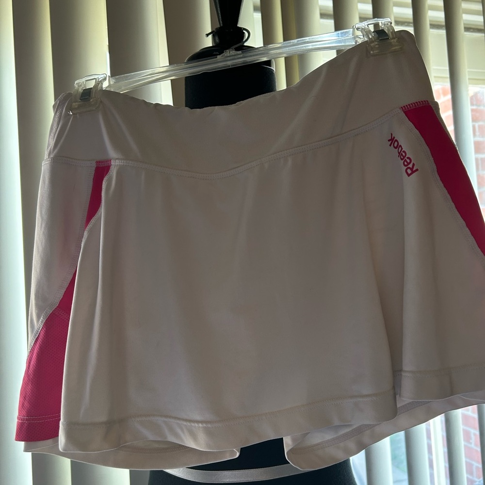 Reebok Women’s White tennis Skirt with Pink Panels size small